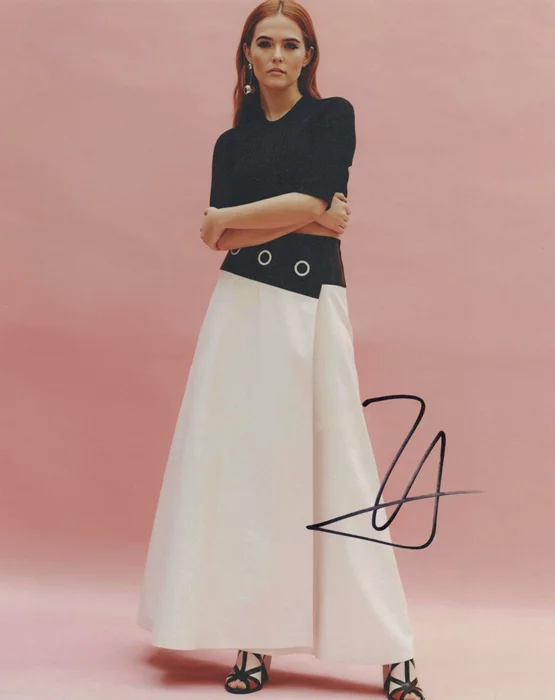 Zoey Deutch autograph