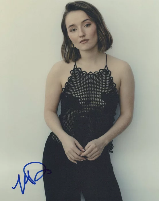 Kaitlyn Dever autograph