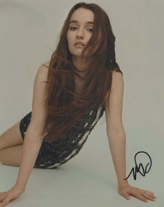 Kaitlyn Dever autograph