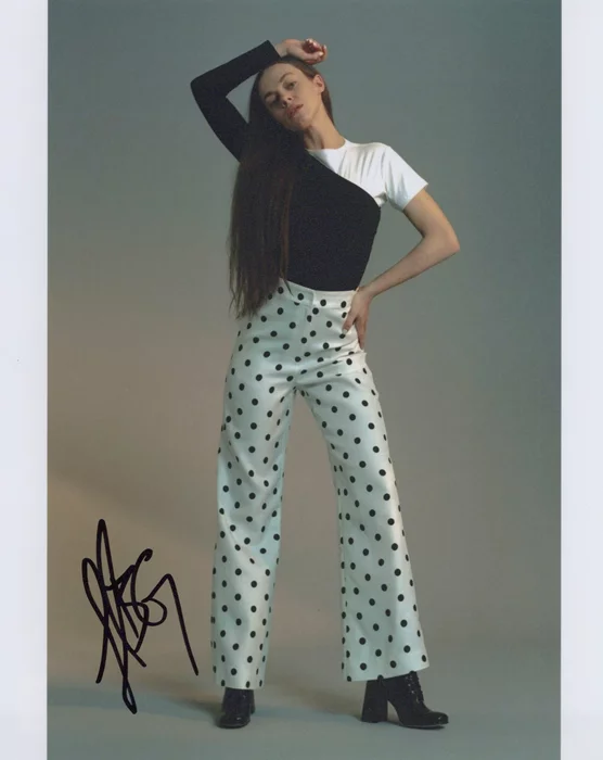 Hailey Gates autograph