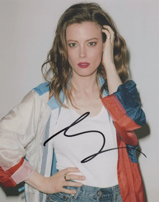 Gillian Jacobs autograph