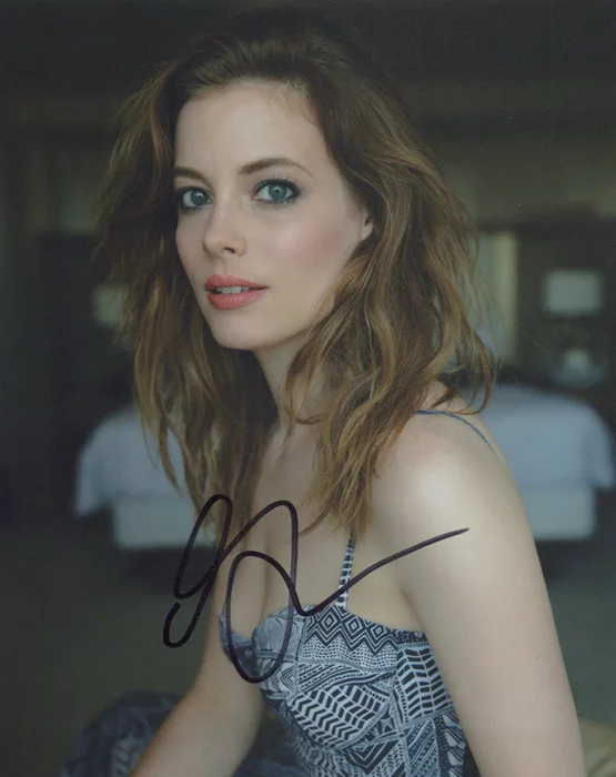 Gillian Jacobs autograph