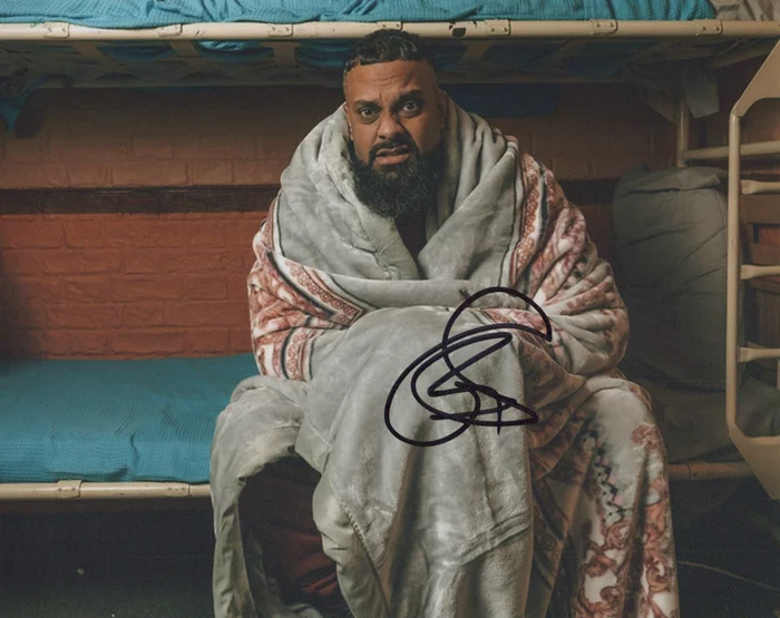 Guz Khan autograph