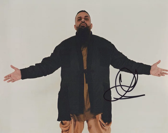 Guz Khan autograph