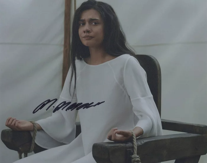 Madeleine Madden autograph