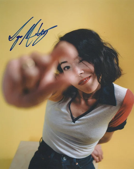 Syra McCarthy autograph
