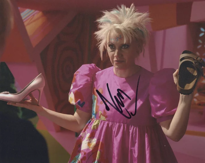 Kate McKinnon autograph