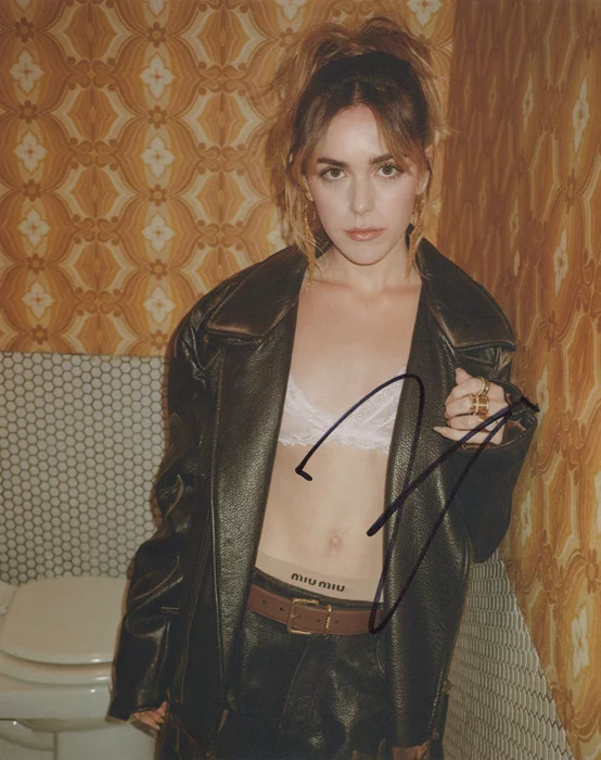 Kiernan Shipka autograph