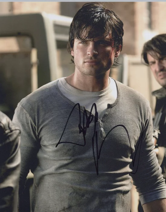 Tom Welling autograph