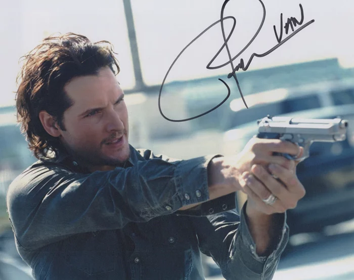 Peter Facinelli autograph