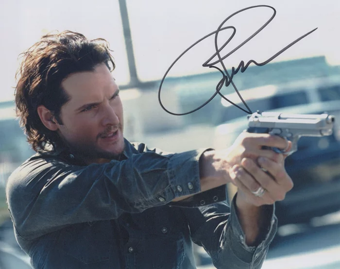Peter Facinelli autograph
