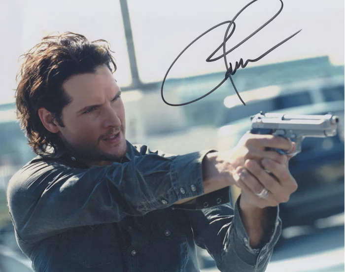 Peter Facinelli autograph