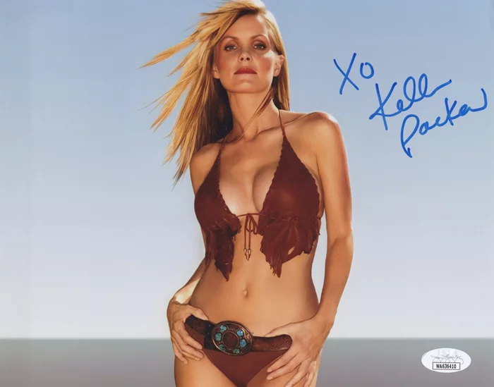 Kelly Packard autograph