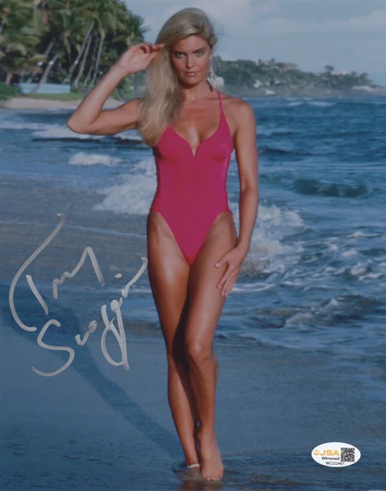 Tracy Scoggins autograph
