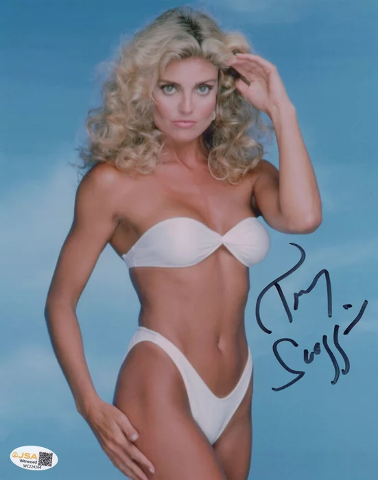 Tracy Scoggins autograph
