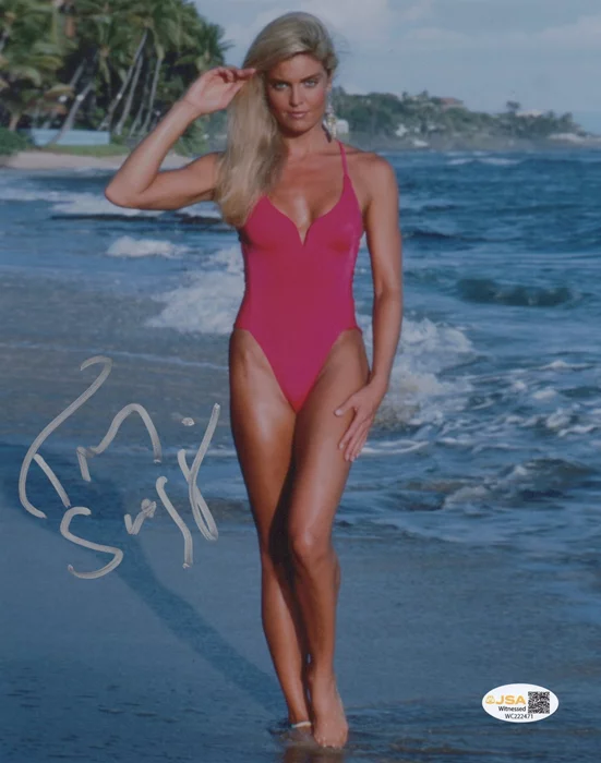 Tracy Scoggins autograph
