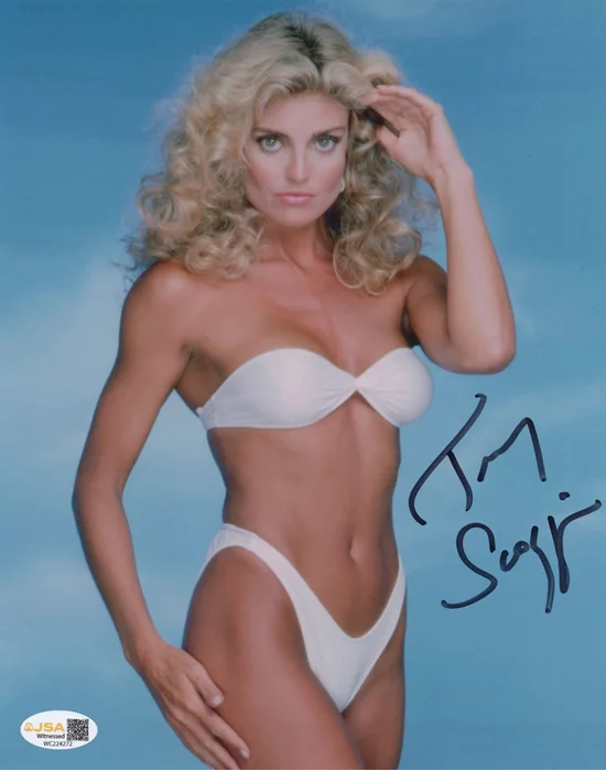 Tracy Scoggins autograph