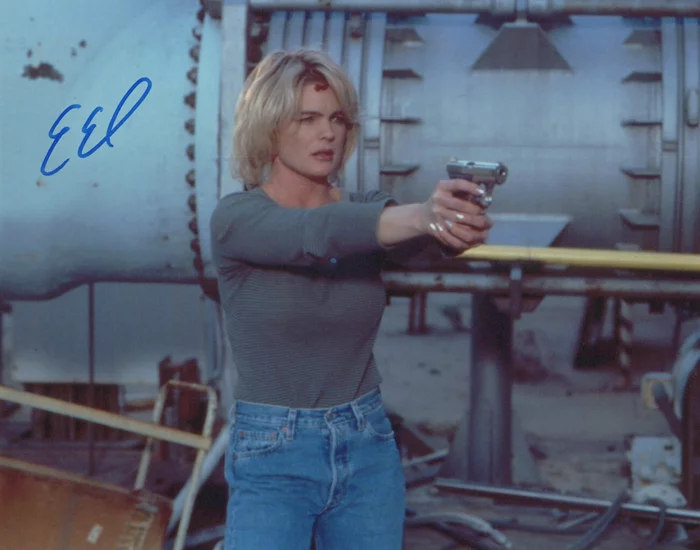 Erika Eleniak autograph