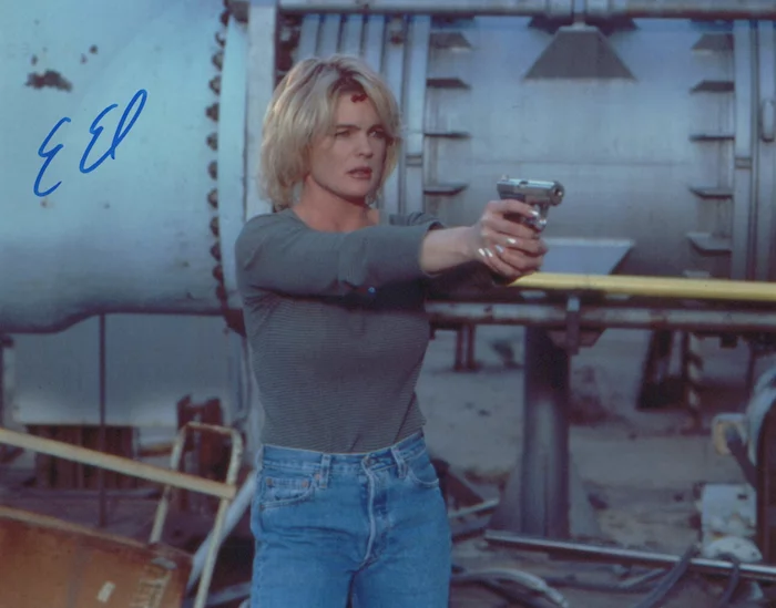 Erika Eleniak autograph