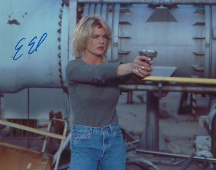 Erika Eleniak autograph