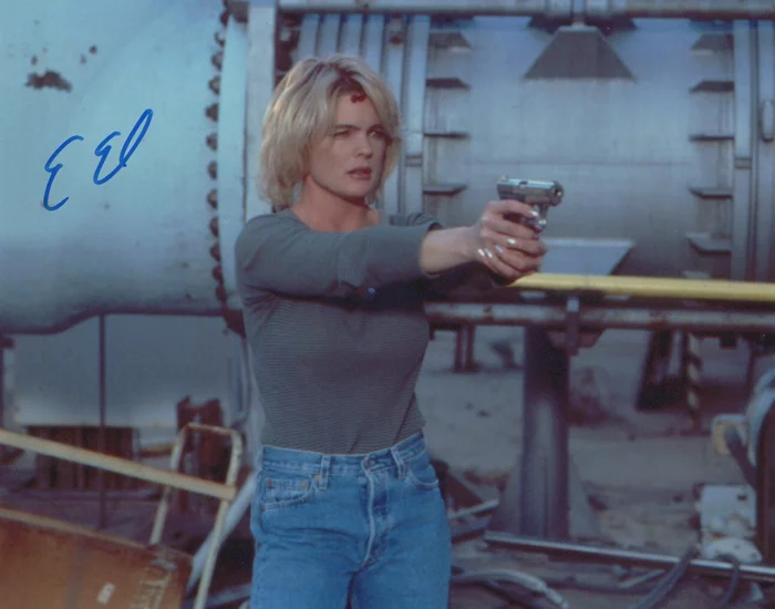 Erika Eleniak autograph