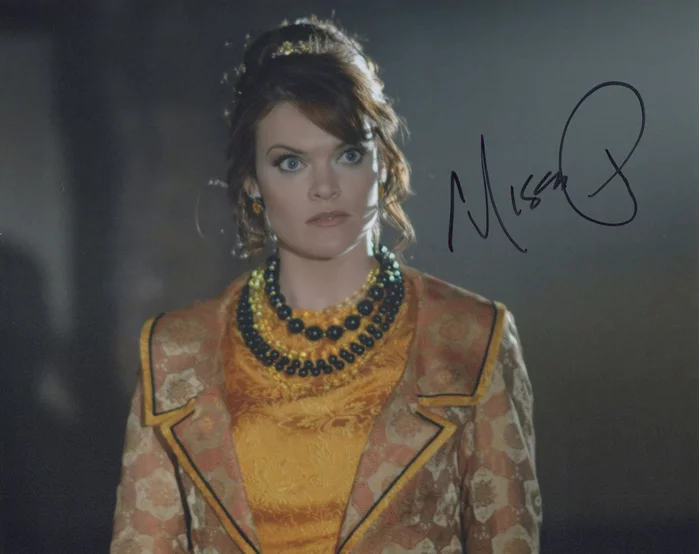 Missi Pyle autograph