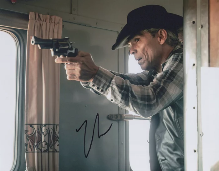 Zahn McClarnon autograph