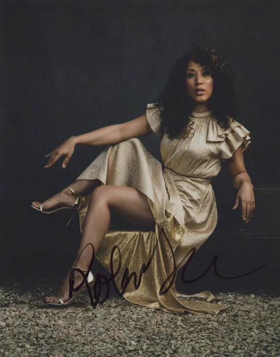 Robin Thede autograph