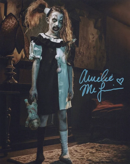 Amelie McLain autograph