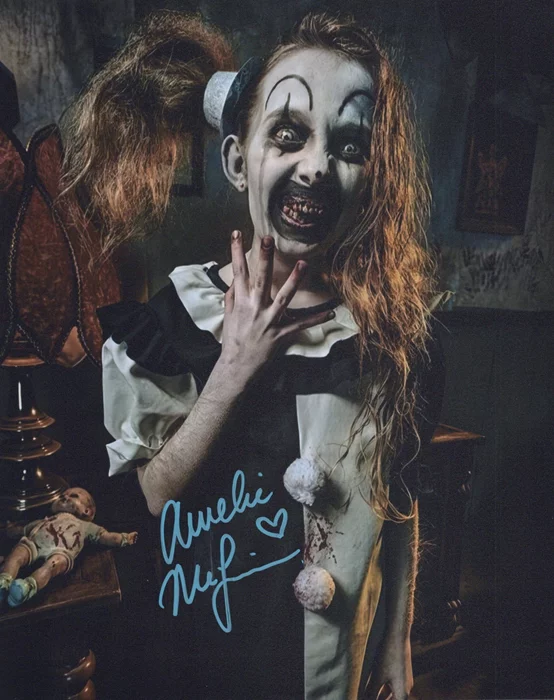 Amelie McLain autograph