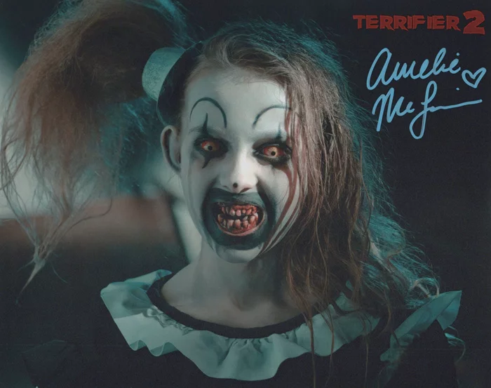 Amelie McLain autograph