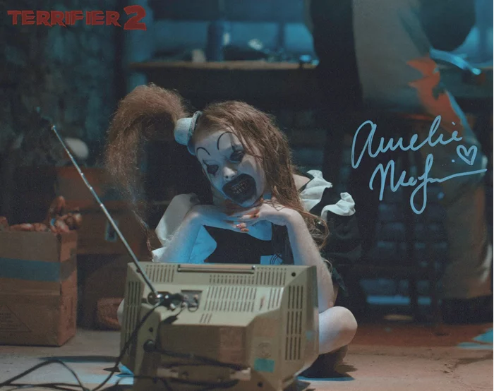 Amelie McLain autograph