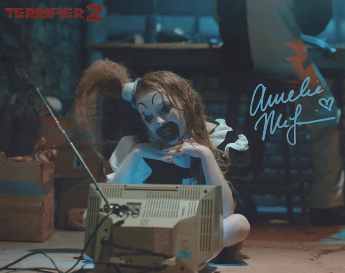 Amelie McLain autograph