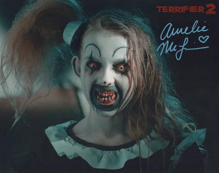 Amelie McLain autograph