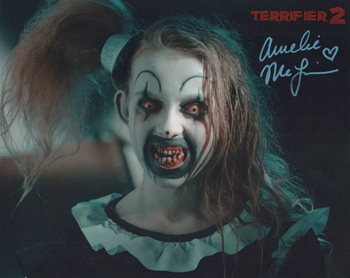 Amelie McLain autograph