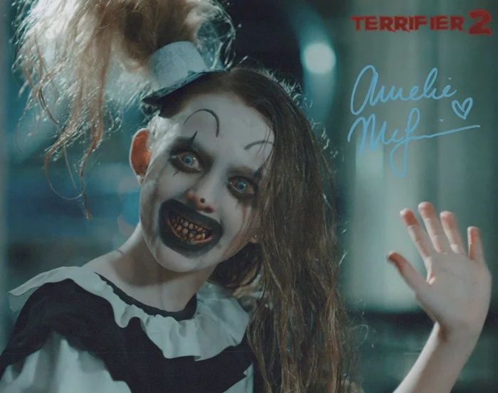 Amelie McLain autograph