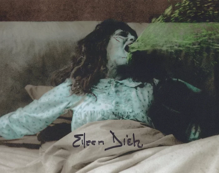 Eileen Dietz autograph