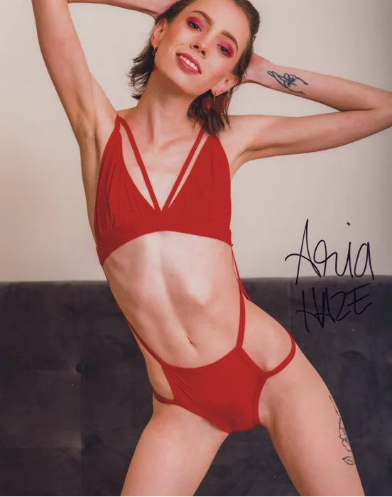 Aria Haze autograph