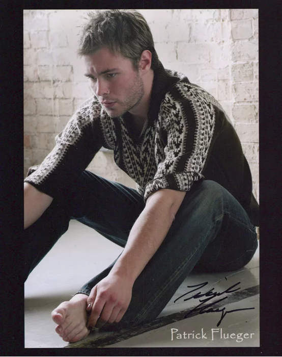 Patrick Flueger autograph
