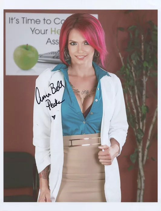 Anna Bell Peaks autograph