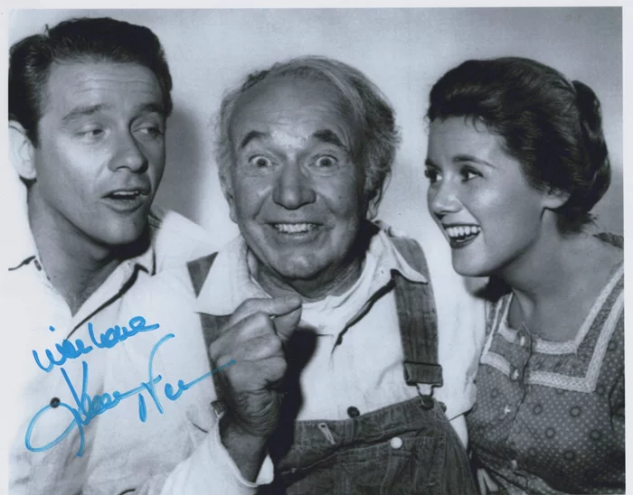 Kathleen Nolan autograph