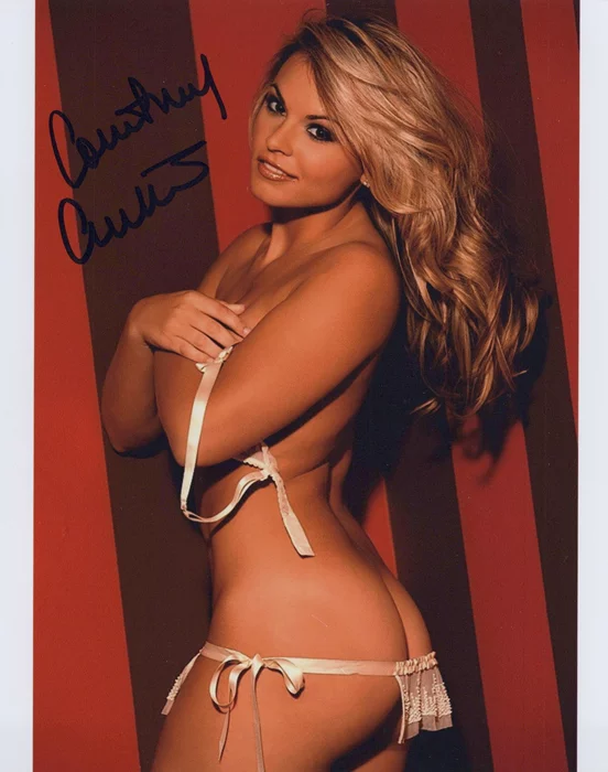 Courtney Culkin autograph