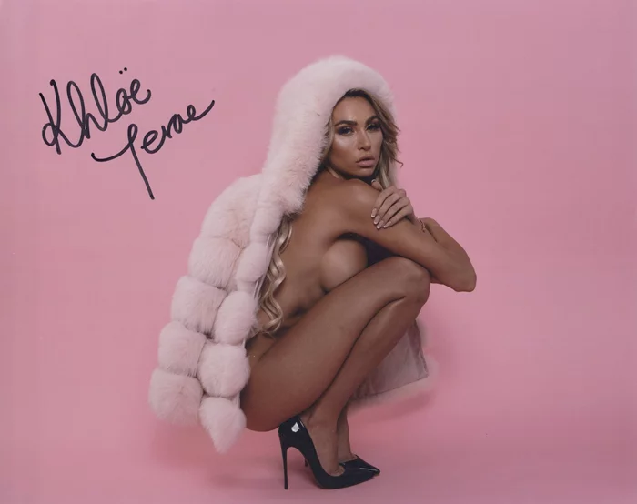Khloe Terae autograph