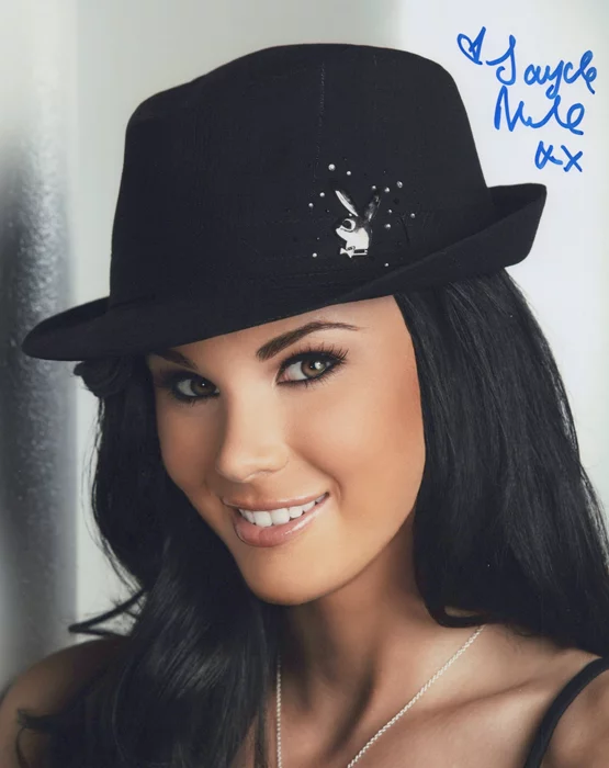 Jayde Nicole autograph