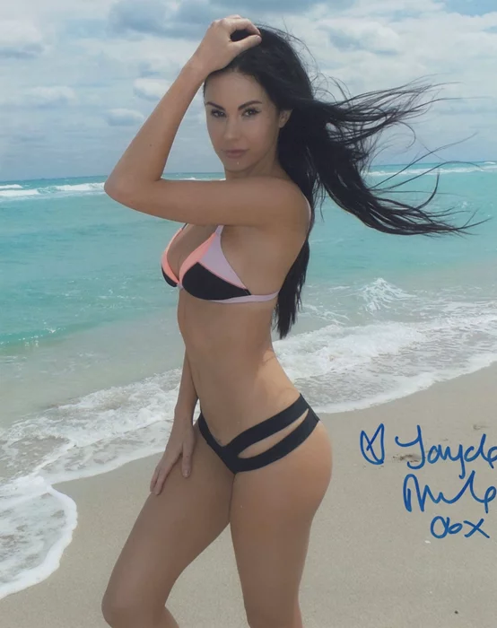 Jayde Nicole autograph