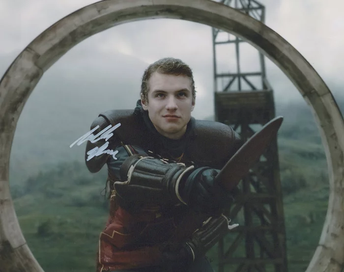 Freddie Stroma autograph