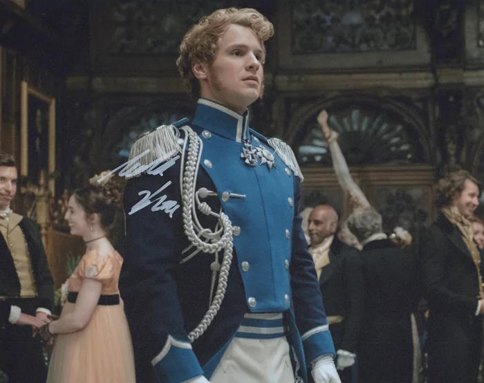 Freddie Stroma autograph