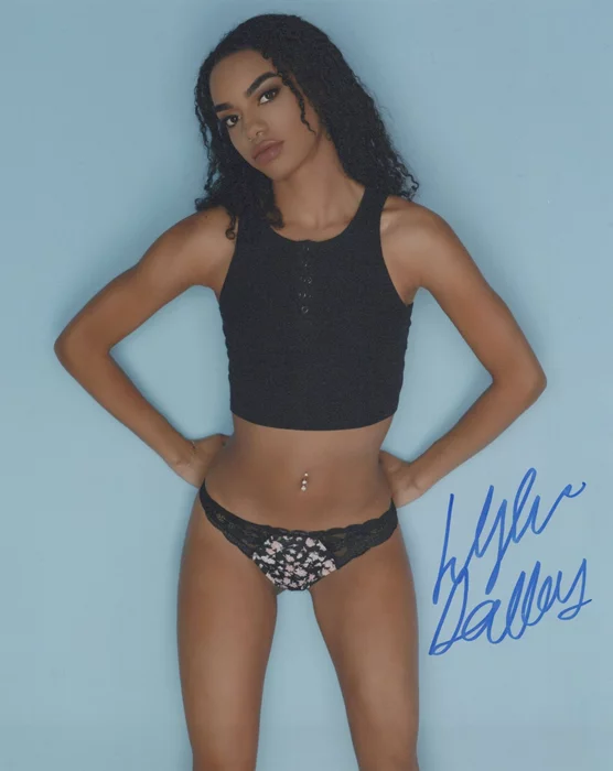 Lylu Dallas autograph