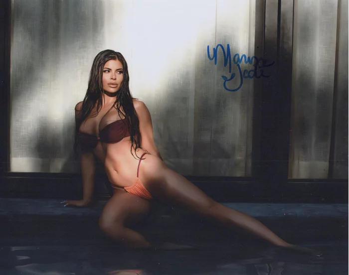 Marissa Jade autograph