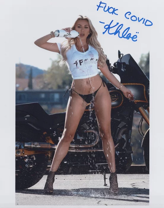 Khloe Terae autograph